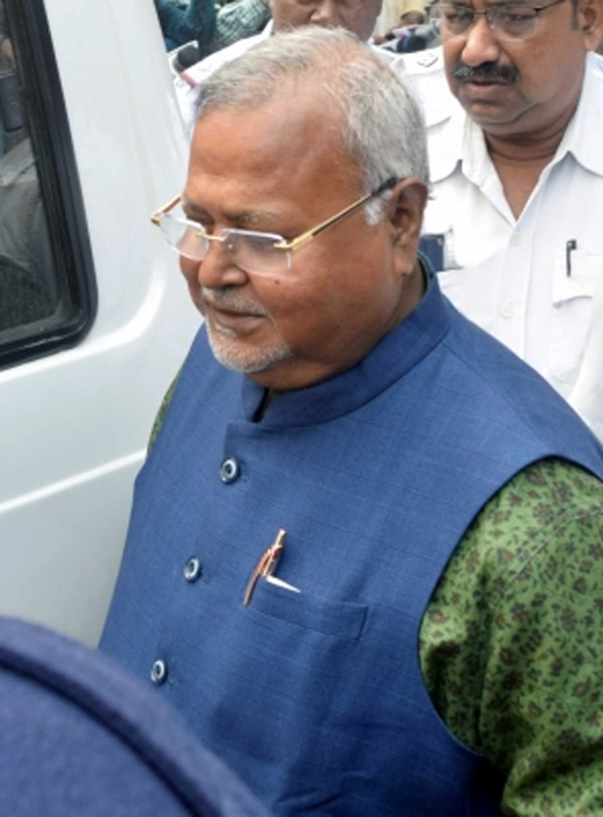 जेल कोड का उल्लंघन : जज ने पार्थ चटर्जी को अंगूठियां उतारने को कहा